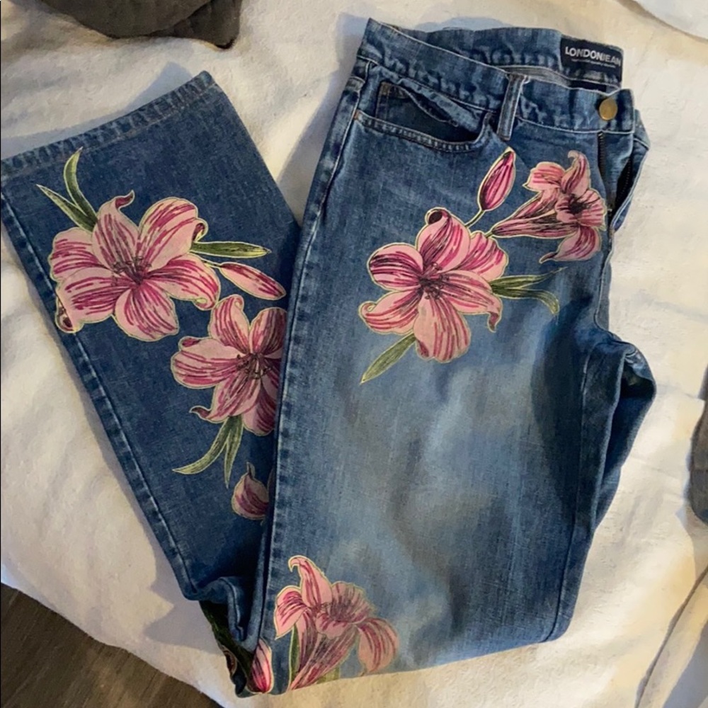 Jeans with hand painted pink flowers 🌸